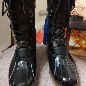 BNWOT women's snow boots